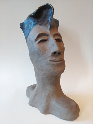 "Grace" Keramik aus dunklem Ton teilweise glasiert, 28cm hoch