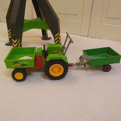 Playmobil " Traktor mit Frontlader + Anhänger" (K524J43) € 12,-
