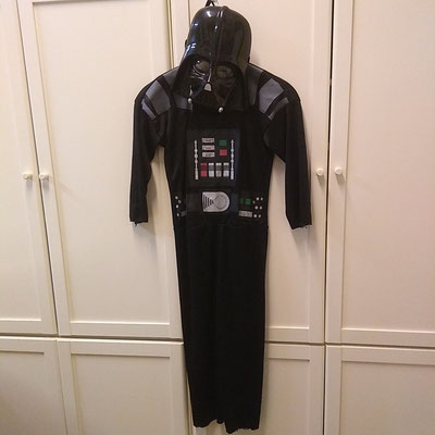 "Darth Vader" mit Maske Gr. 116 € 5,-