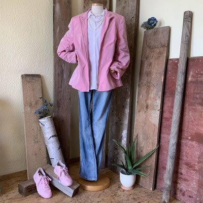 Jeans ESPRIT Gr. 29 inch € 16,-  //  leichte Jacke BASLER Gr. 44 € 18,-  //  weiße Bluse mit rosa Streifen H&M Gr. 40 € 4,-