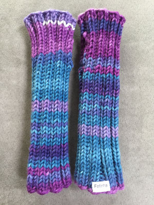 Pulswärmer lang mit Daumenloch (20 cm) - violett, lila und blau 