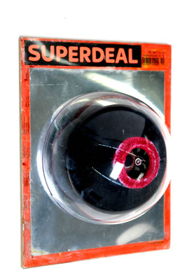 Superdeal (2019) diverse materials 28 x 21 x 9 cm