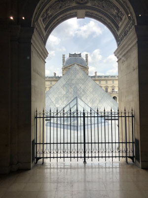 Musée du Louvre Pyramide