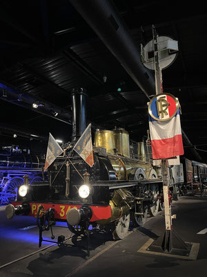 Zu sehen sind unter anderem diverse Staatszüge, wie der gezeigte Zug Napoleons III.