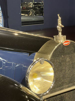 Der Elefant auf dem Kühlerdeckel entwarf der Bruder von Ettore Bugatti, Rembrand Bugatti.