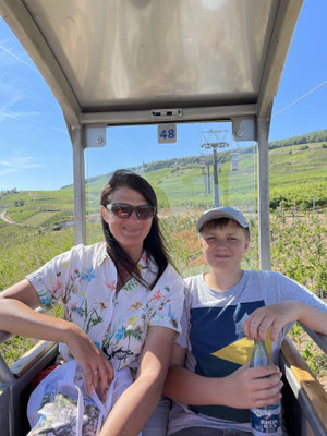 Eine bleibende Erinnerung ist die Fahrt von Rüdesheim über die Weinberge zum Niederwaldtempel und zur Germania. 