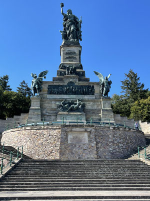  Die Germania - Die herausragende Figur des Niederwalddenkmals. Sie ist seit der Antike ein Symbol für die germanischen Völker.