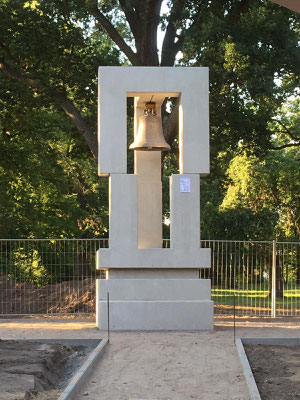 Salzwedel, Die Glockenskulptur, eingeweiht 9. und 10. Sept. 2023 Beton, 210 x 250 x 475 cm | Fotografie ©Rainer Erhard 