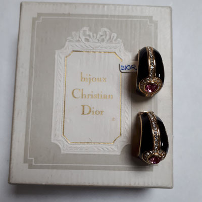 Christian Dior clip earrings, black on gold with large pink rhinestones, signed on clip. €160