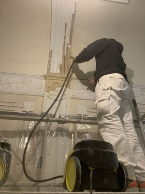 Foyer eines Berliner Wohnhauses - Freilegung der Farbschichten