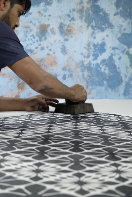 Experience the magic of block printing firsthand by reserving your spot at our workshop located in the vibrant neighborhood of Paharganj, Delhi.