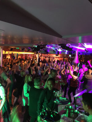 DJ Luca Heinken sorgt für ausgelassene Party-Stimmung auf AIDA-Kreuzfahrt