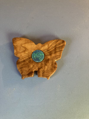 Opal auf Olive