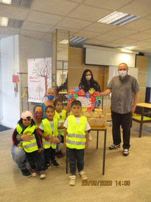 Kindergruppe mit Warnwesten im BZ