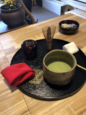 盆略点前　薄茶が点ったところ