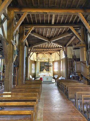 L'intérieur de l'église d'Outines