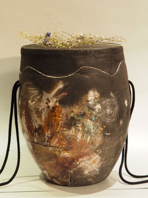 Urne " schwarzer Opal", Raku, Weißgold