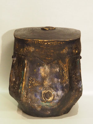 außergewöhnliche Schmuckurne "Pharao", Handaufbau, Engobe mit Blattgold und Silber, verkauft