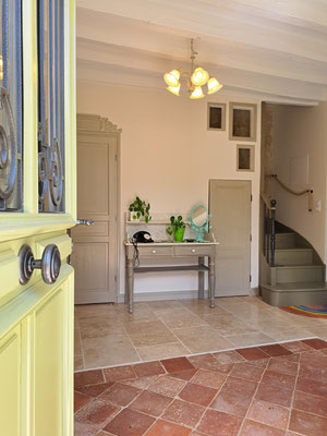 On arrive au Grand Roc par une entrée élégante