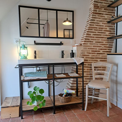 Salle d'eau étage de la Ruelle du Roc style "indus"