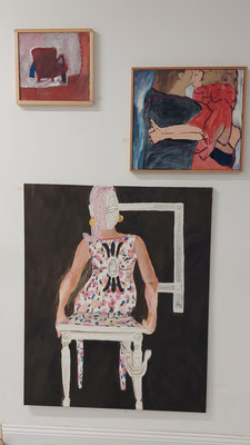 Eva Hradil "TANGO-Bilder (mehr oder weniger): "Roter Sessel mit blauen Ärmel" "Umarmung" und "Astrid und der Küchensessel"
