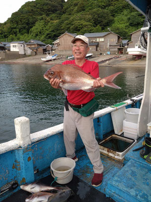 完全ふかせ釣り6月25日午後便　真鯛75cmまで3枚、イシ55ｃｍ１枚ほか尾長グレ7枚でした