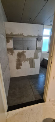 BTK Binnendijk Tegel & Kitwerk Venlo - renovatie badkamer te Roermond - nis maken inloopdouche