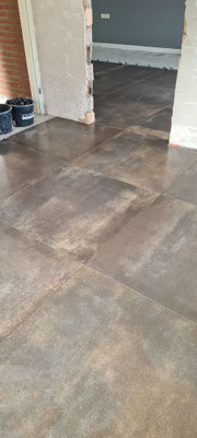 BTK Tegelzetters Venlo - tegelwerk vloer 90x90 te Neeritter