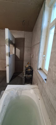 BTK Binnendijk Tegel & Kitwerk Venlo - renovatie badkamer te Roermond - inloopdouche met vaste wand