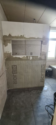 BTK Binnendijk Tegel & Kitwerk Venlo - renovatie badkamer te Roermond - inloopdouche met vaste wand en nis