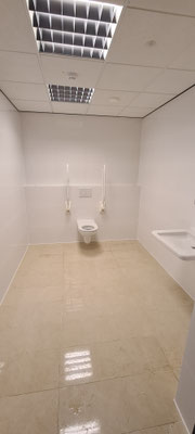 BTK Tegelzetters Venlo - realisatie invalidetoilet Viecuri te Panningen - eindresultaat na kitwerk