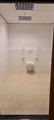 BTK Tegelzetters Venlo - realisatie invalidetoilet Viecuri te Panningen - eindresultaat na kitwerk