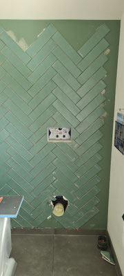 BTK Tegelzetters Venlo - tegelzetten visgraat - retro badkamer renovatie te Herten