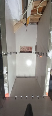 BTK Tegelzetters Venlo - badkamer te Roermond - tegelwerk wanden 1200 x 1200 mm