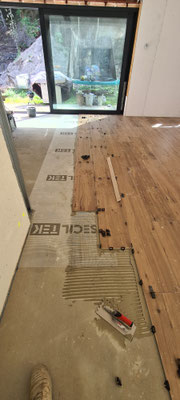 BTK Tegelzetters Venlo - tegelvloer houtlook te Venlo