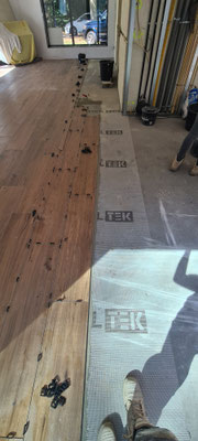 BTK Tegelzetters Venlo - tegelvloer houtlook te Venlo