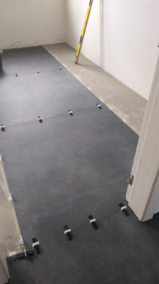 BTK Tegelzetters Venlo - tegelvloer te Maaseik - tegelwerk 120 x 120 cm vloertegels