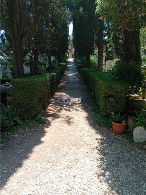 Eingangsweg Cimitero acattolico