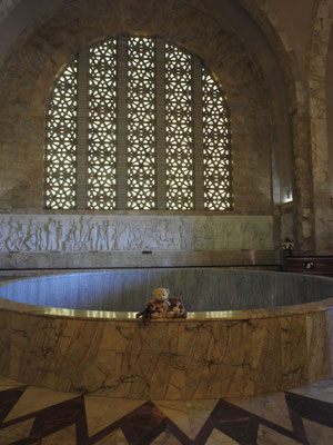 wir in der Halle des Voortrekker Monumentes