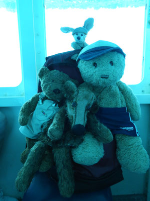 Wir haben im Halb-U-Boot Platz genommen.