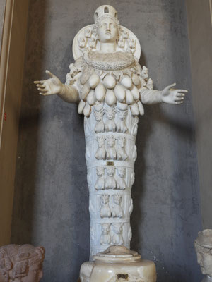 Skulptur Fruchtbarkeitsgöttin in den Vatikanischen Museen