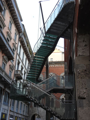 Treppe an der Piazza dei Mercanti, bisken abenteuerlich