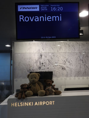 wir am Flughafen Helsinki auf dem Weg nach Rovaniemi