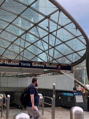 ハドソンヤード駅。開発されつつある地区らしい。