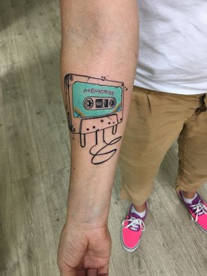 Tatuaje cinta cassette