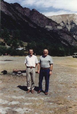 Devant le Fort de Tournoux, Daniel Méjean et Alain Verrière