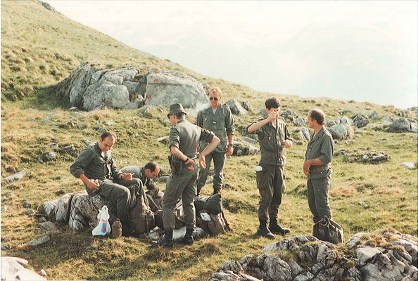 de g. à d. : SGT Allimant, LTN Jouanin, X, ADJ Perrin, CNE Pousse, ADC Chevallier. 