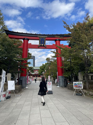 明神造りの鳥居は武士の系統、神明造りは天皇の系統だそうです。