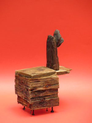Figuur met cape(andere kant) 23x18x12cm 85,-
