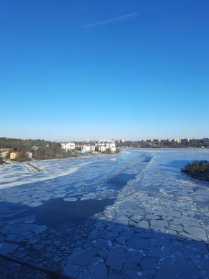 Der Mälaren taut langsam.